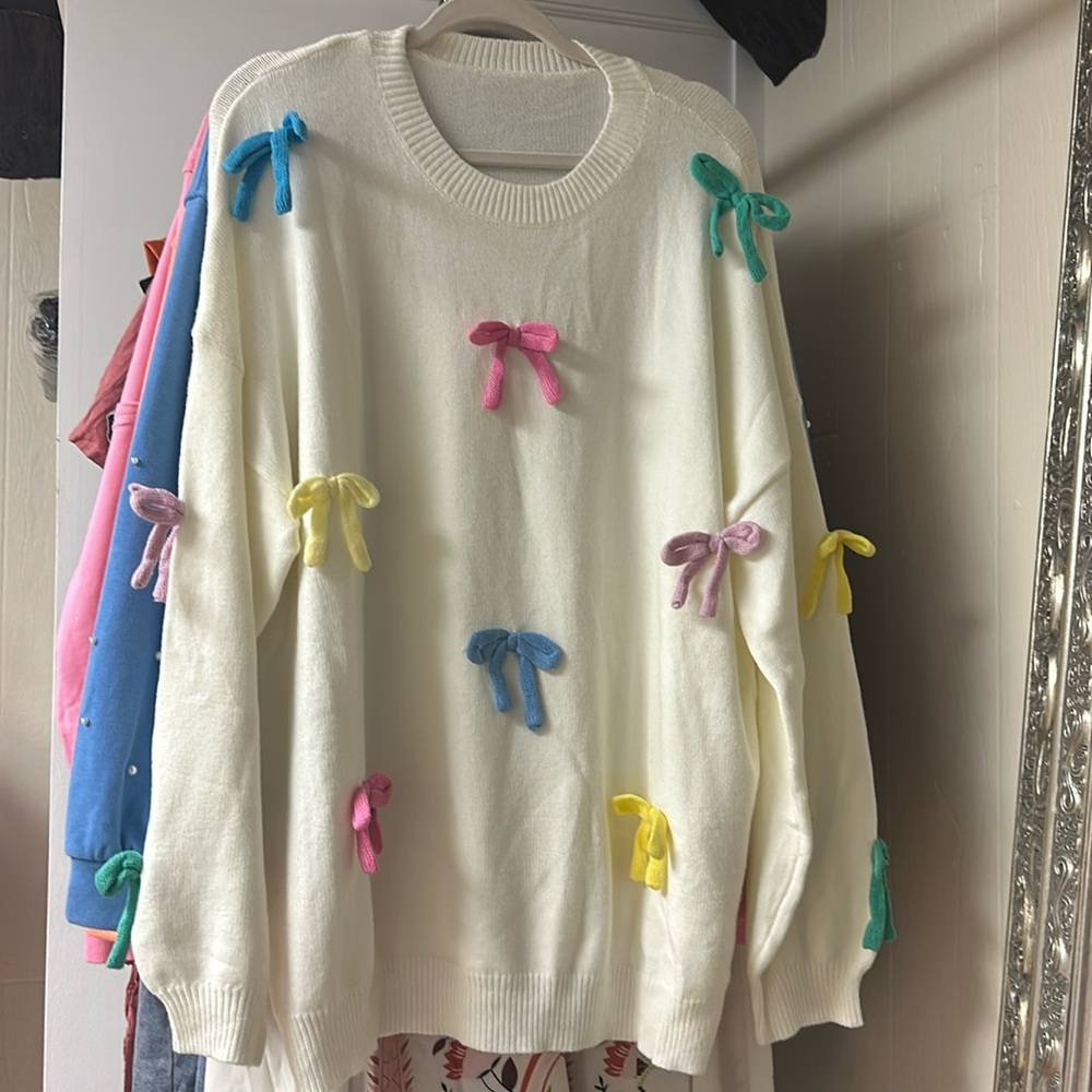 White Bow sweater